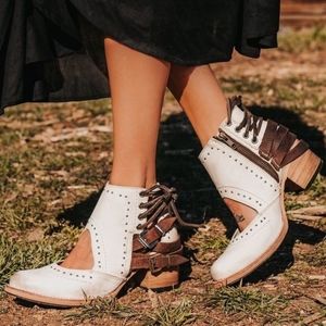 Freebird Desert Boots, White Multi, Size 8, only worn once!